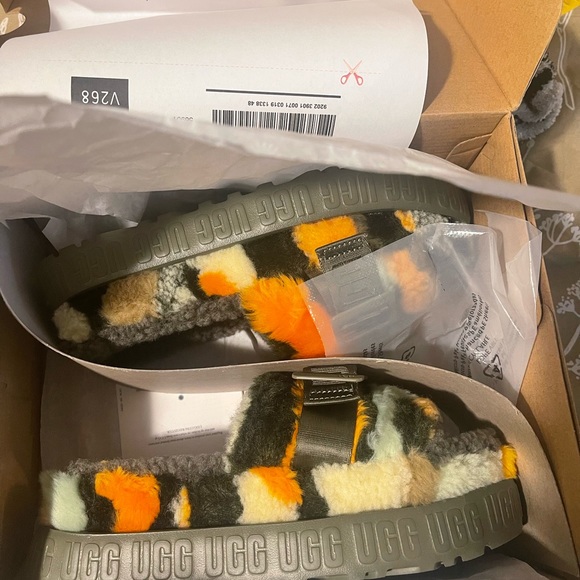 Camo Ugg slide size 7 brand new never worn original box and proof of purchase - Picture 6 of 6